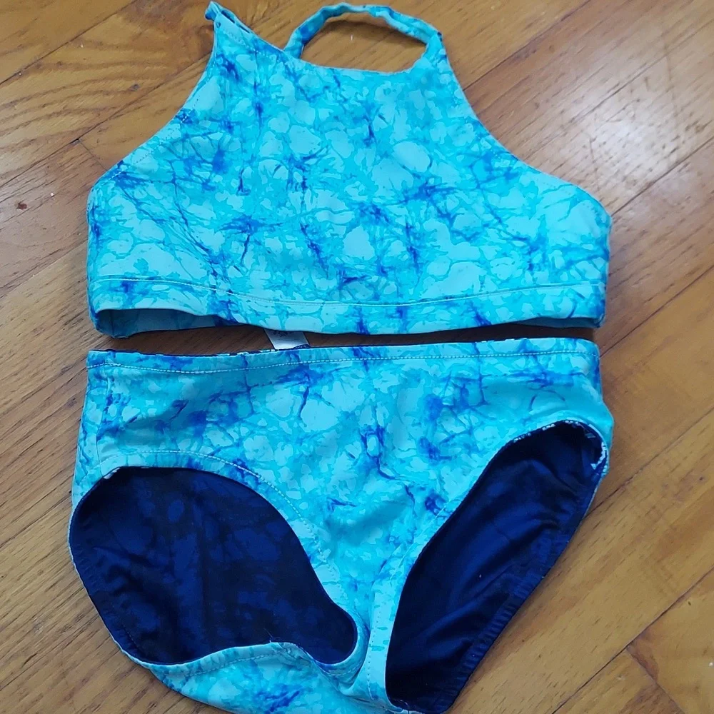 🎁 10/$25 Justice reversible swimsuit, size 8 blue bikini, tye dye batik